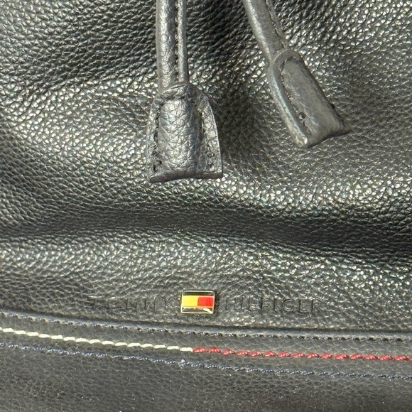 Tommy Hilfiger Black Bucket Bag Adjustable Strap, Interior Pockets, Gathered Top - Picture 3 of 10